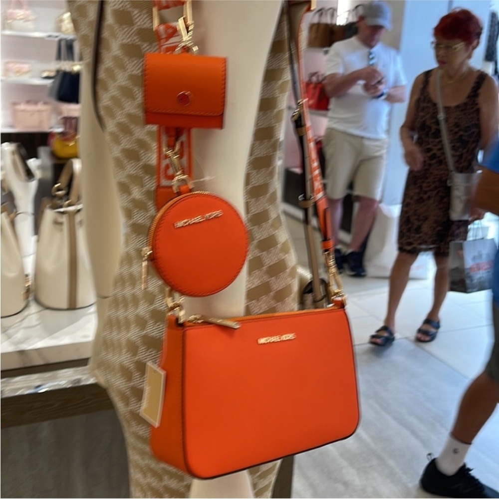 MICHAEL KORS JET SET SMALL SHOULDER CROSSBODY BAG WITH TECH ATTCH AIRPOD UT